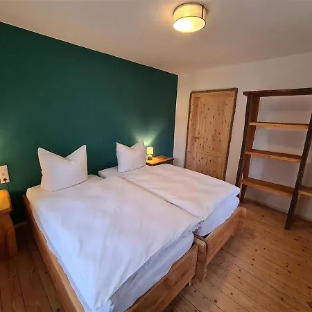 24 Personen Burgscheune Gnandstein *